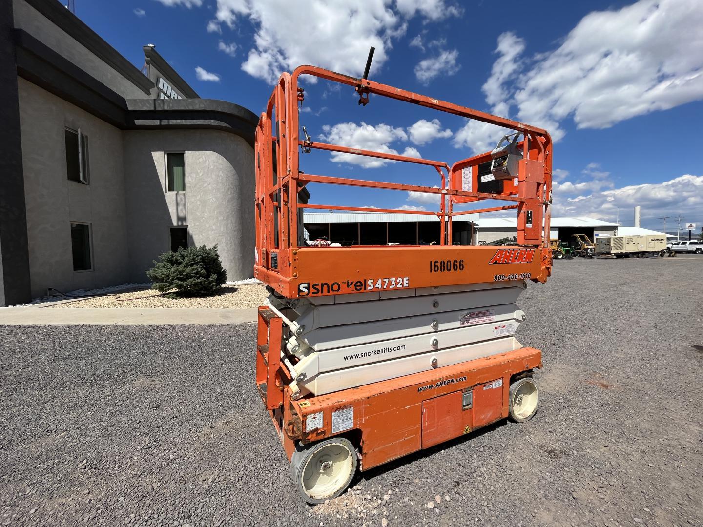 ./imagenes/INVOICE/2019/16862/ASCENSOR TIPO TIJERA SNORKEL S4732E (28).JPG